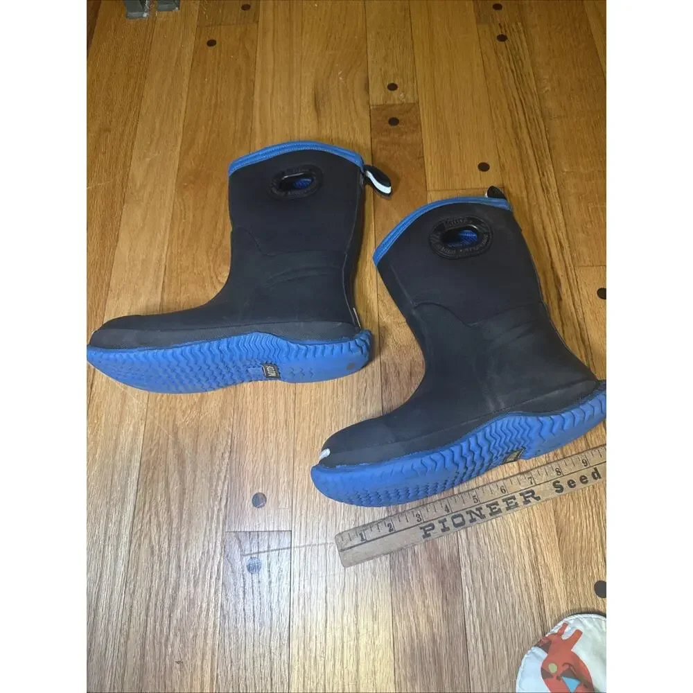 Noble Outfitters MUDS Boots Kids Youth 3 Mud Rain Snow Waterproof Rubber